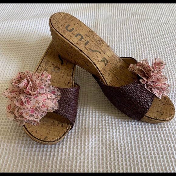 Unisa Wedge Sandals with Soft Petals Brown Size 8M - Picture 1 of 8